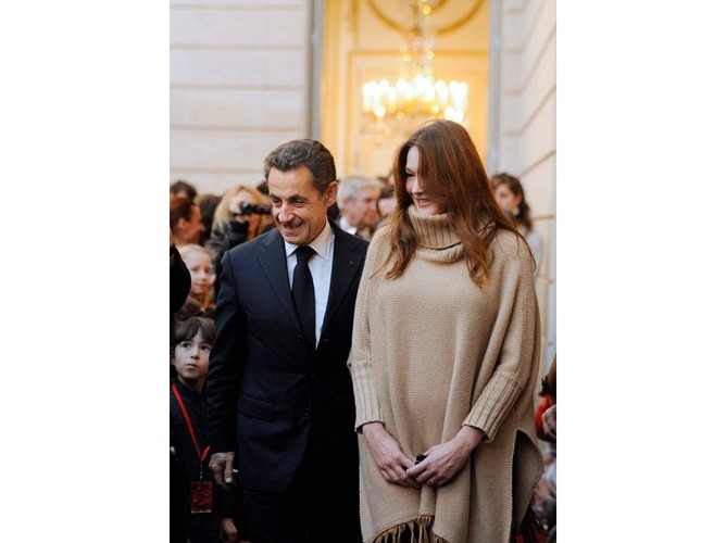 Szczęśliwi rodzice: Carla Bruni-Sarkozy i Nicolas Sarkozy – pierwsze wspólne zdjęcia po porodzie