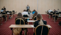 Matura 2026: Sen przed egzaminem – ile godzin potrzeba, by dobrze wypaść na maturze?