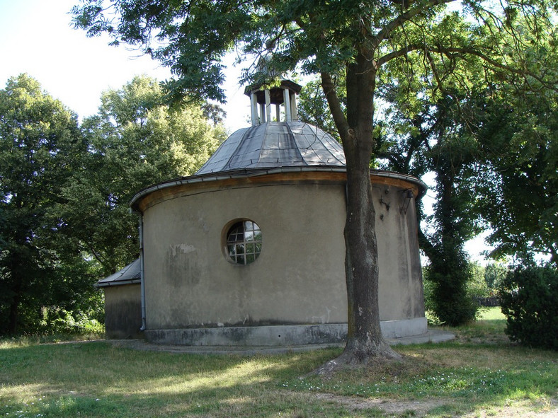 Kaplica w Manieczkach, wybudowana przez Wybickiego w 1786
