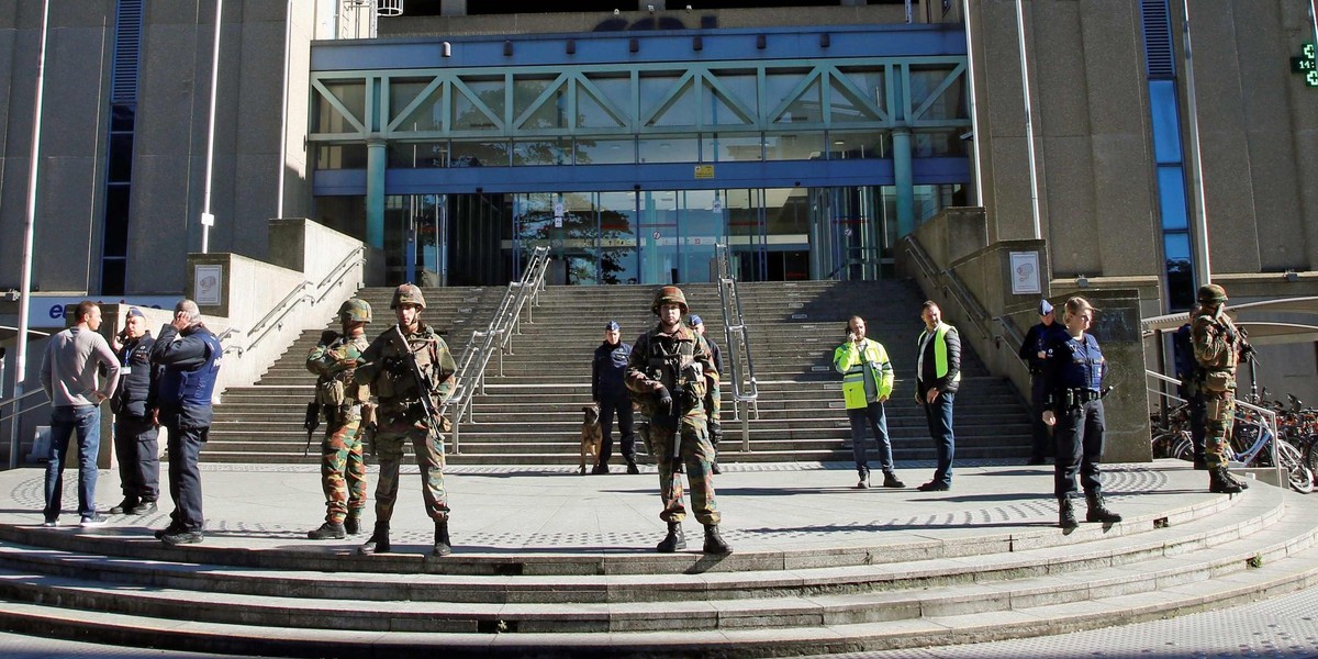 Atak nożownika w Brukseli. Ranni dwaj policjanci