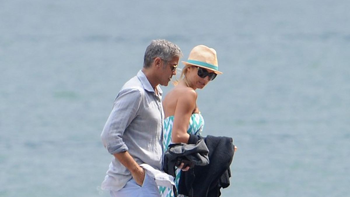 George Clooney z dziewczyną na jachcie