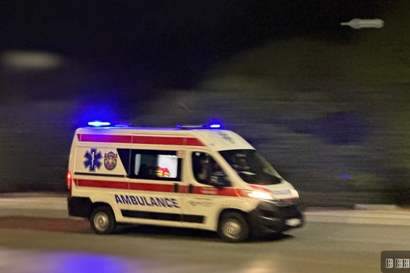 SKANDAL ISPRED BOLNICE U BIJELOM POLJU Mladić brutalno napao glavnog medicinskog tehničara: Vređao ga i udarao pesnicama u glavu