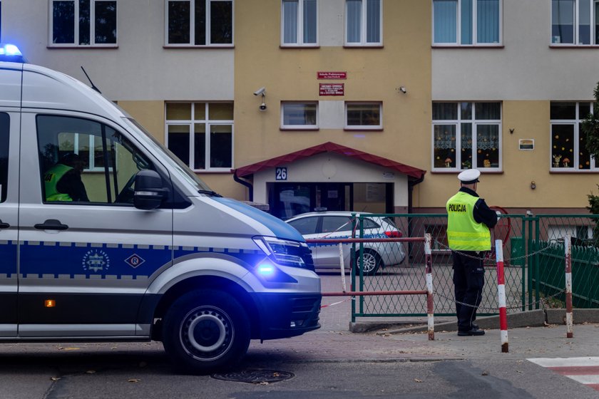 Atak nożownika w Leszczydole-Nowinach. Dyrektor szkoły opisał atak