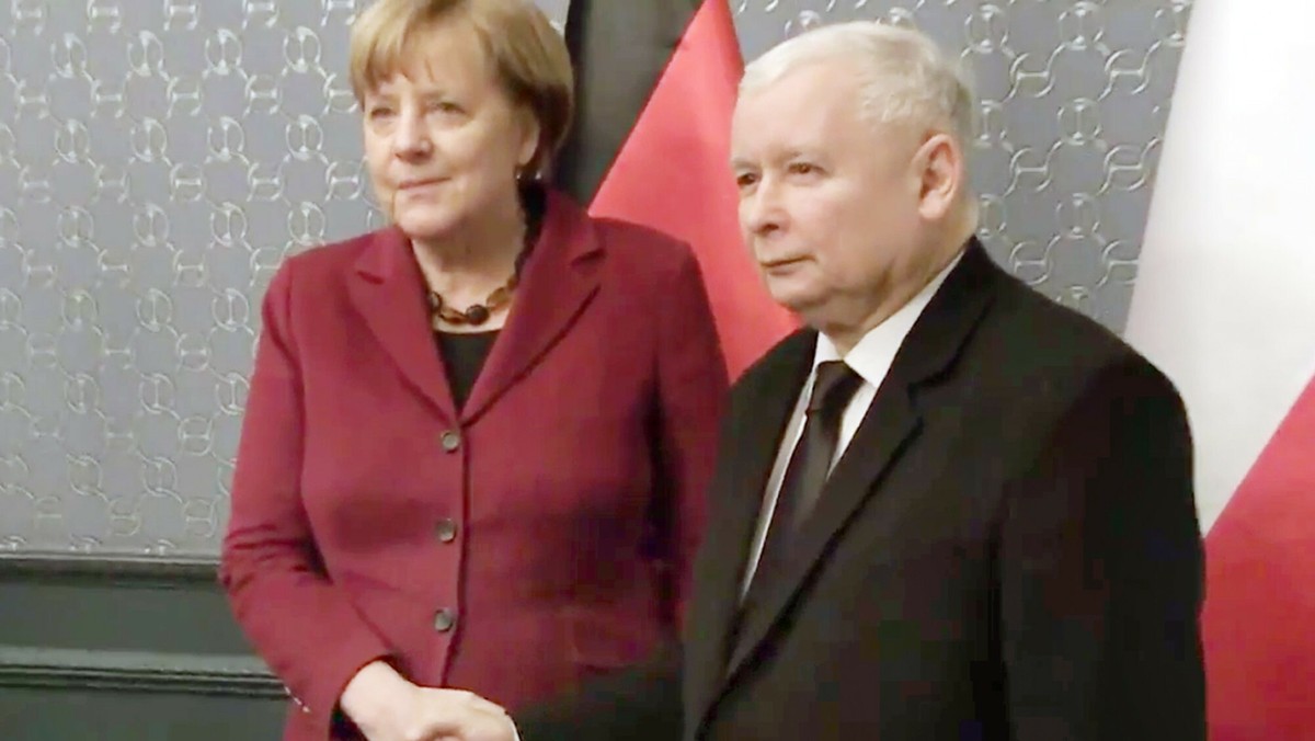 Angela Merkel jest obecnie w swojej polityce wobec uchodźców tak osamotniona, jak żaden szef niemieckiego rządu dotąd. Wbrew jej woli zaakceptowano zamknięcie przed imigrantami trasy bałkańskiej. Partnerzy z Unii Europejskiej uważają forsowany przez panią kanclerz plan rozwiązania kryzysu z pomocą Turcji za pobożne życzenie.