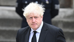 Boris Johnson már haza is tért a Karib-tengerről: sokak szerint újra a miniszterelnöki székre fáj a foga