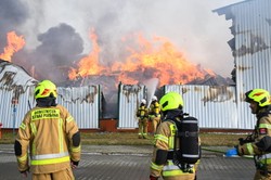 Potężny pożar w Bydgoszczy. Na miejscu 42 zastępy straży pożarnej
