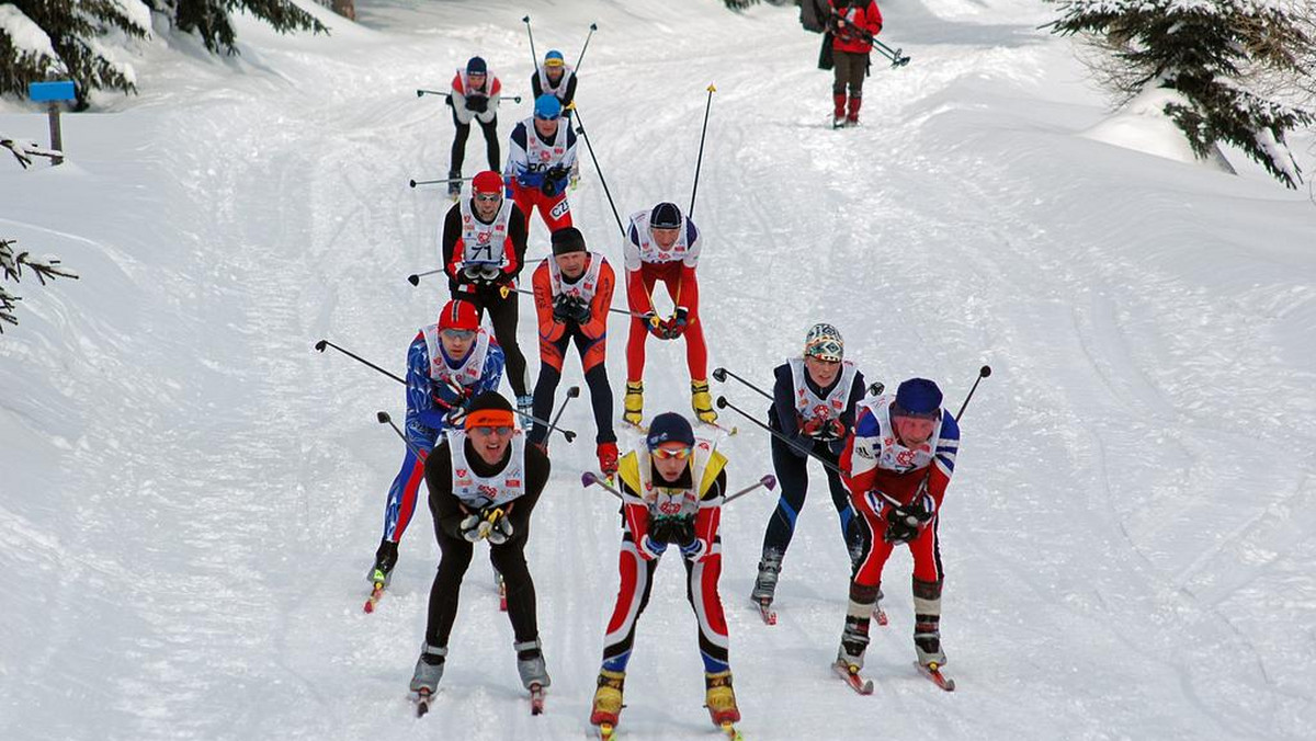 19 grudnia w Szklarskiej Porębie - Jakuszycach rozpocznie się cykl zawodów w narciarstwie biegowym dla amatorów Salomon Nordic Sunday (SNS). Do końca marca w różnych terminach i miejscach będzie można nie tylko pobiegać, lecz także skorzystać z bezpłatnych lekcji dla początkujących oraz otrzymać porady sprzętowe.