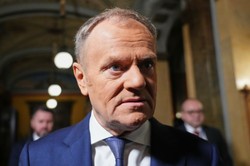 Donald Tusk o "pełnej mobilizacji". Mówi o Polakach w państwie zaatakowanym przez USA