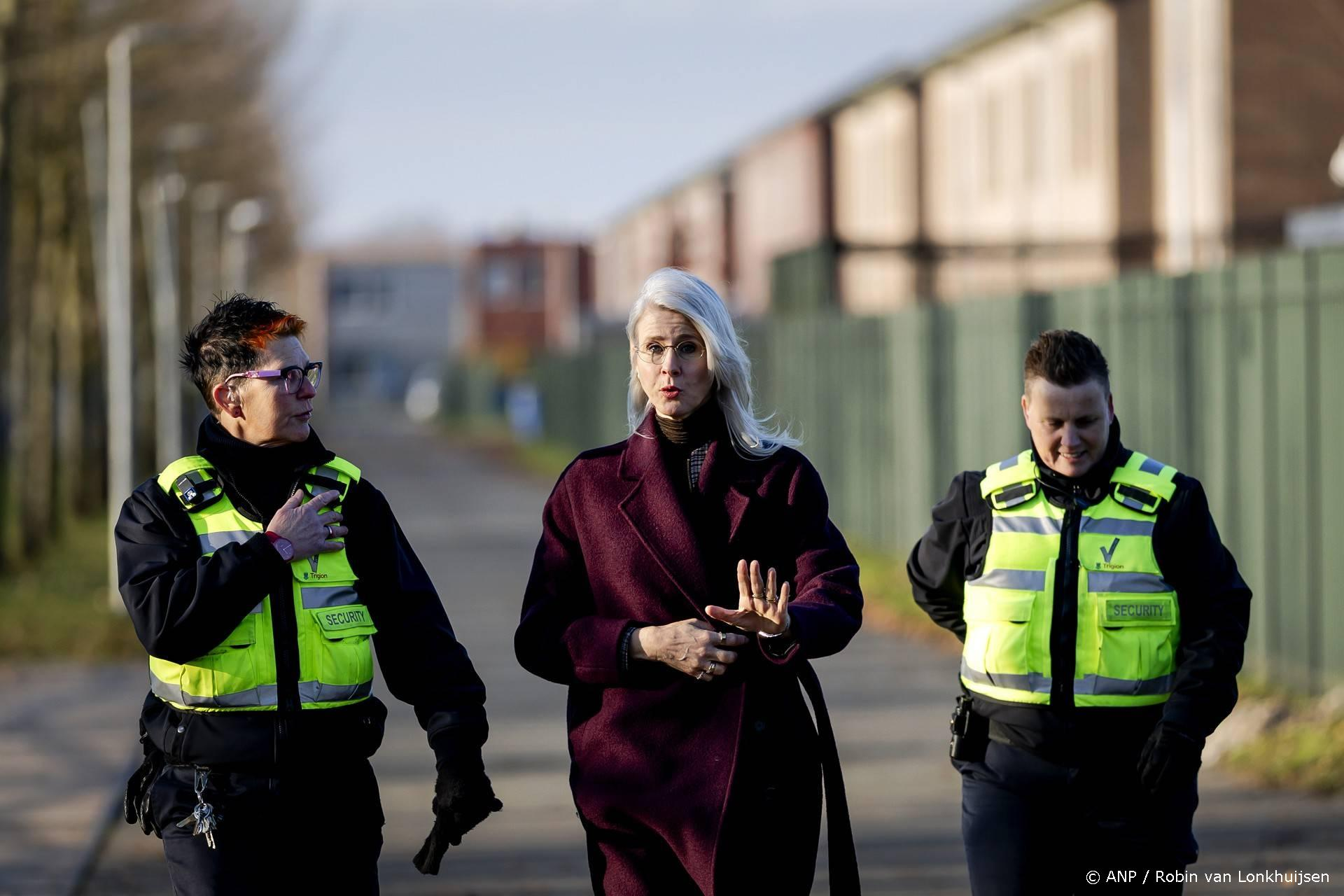 Nieuwe beloftes Keijzer voor Ter Apel ontmoeten scepsis en protest