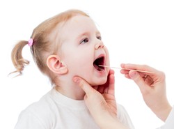 Przerośnięty trzeci migdałek a zgryz. Ortodonta tłumaczy