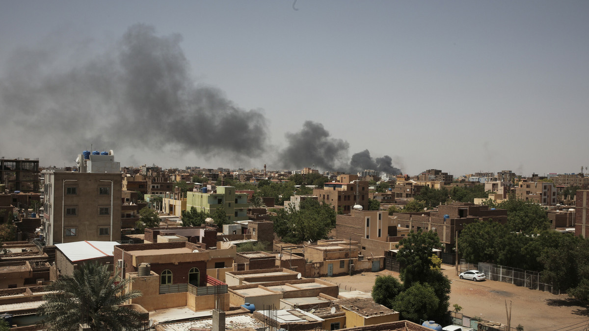 Artyleria grzmi nad Sudanem. Francja i Holandia rozpoczęły ewakuację