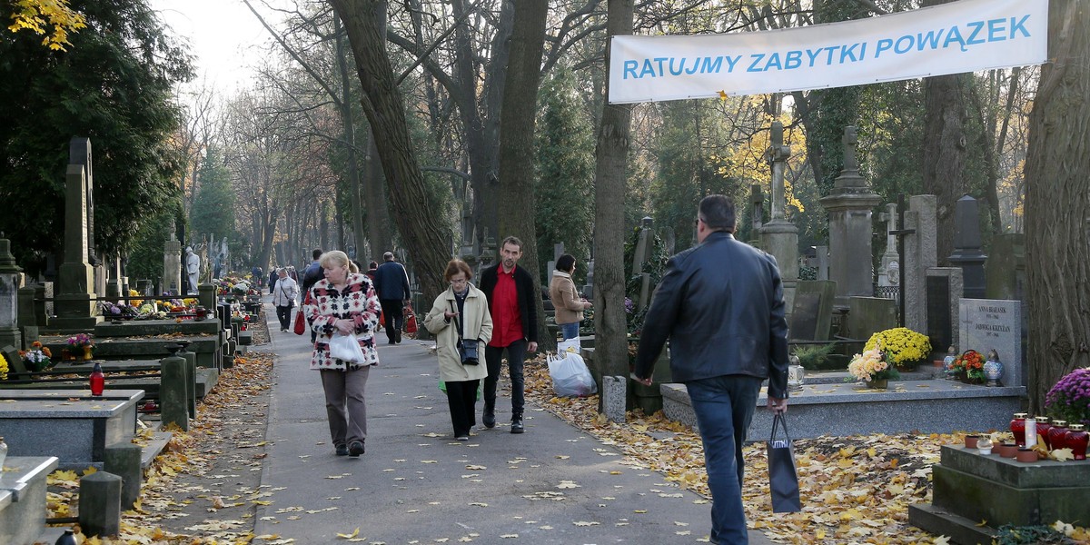 Pomimo pandemii zbierają na Powązki