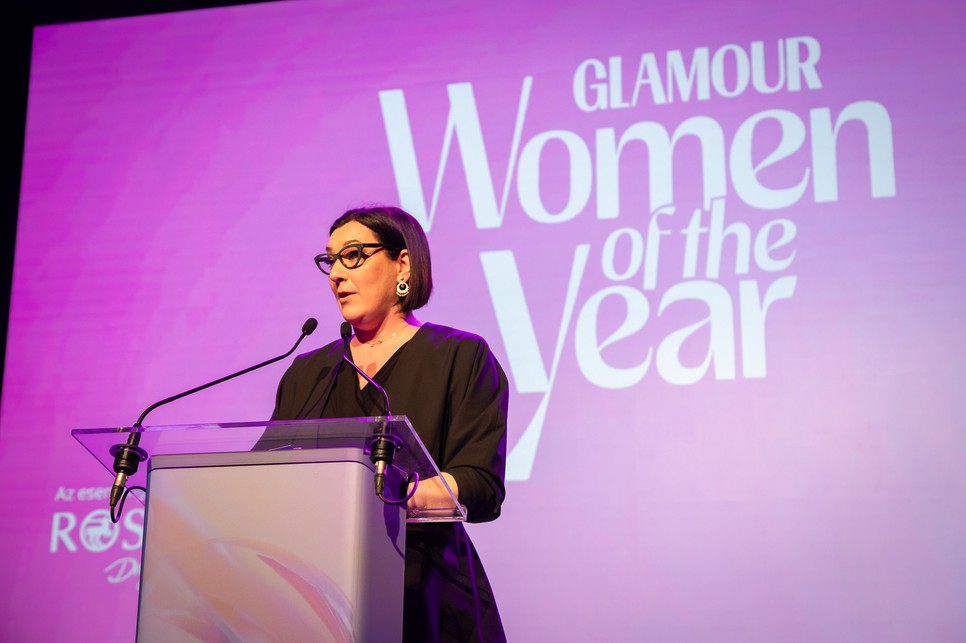 Maróy Krisztina főszerkesztőnk adta át Az év hősnőjének járó elismerést