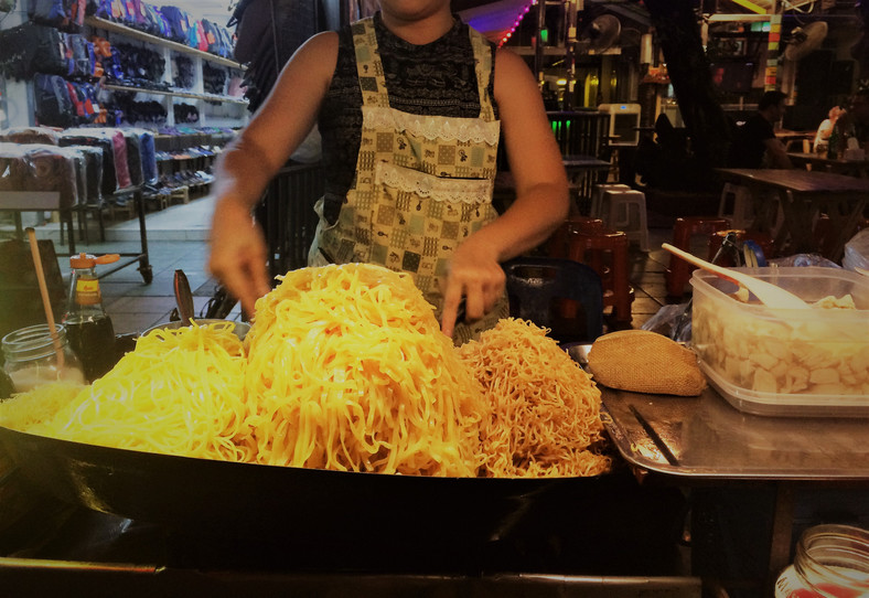 Jeden ze straganów na Khao San Road