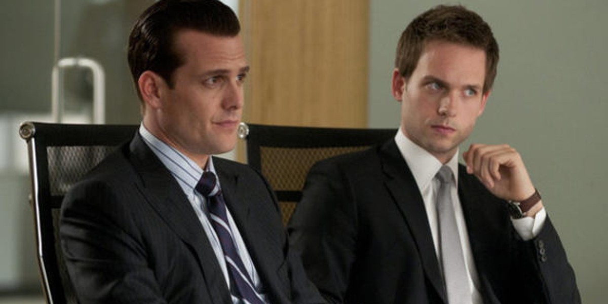 Harvey Specter i Mike Ross w serialu "W garniturach"