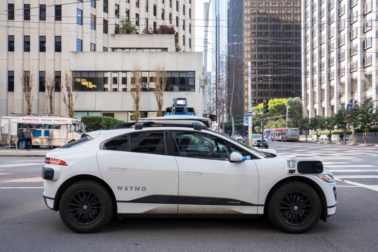 Robotski taksi od 2026. u Evropi! &#34;Uber&#34; će sa kineskom kompanijom raditi na autonomnoj vožnji, evo detalja partnerstva