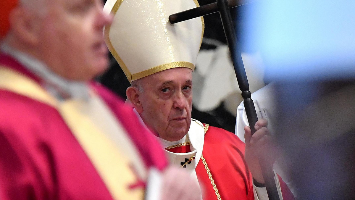 Kościół nie jest "międzynarodowym koncernem" ani "organizacją pozarządową"- powiedział papież Franciszek w wywiadzie rzece, ukazującym się we Włoszech. Powtórzył, że Kościół musi "wychodzić" do ludzi, bo inaczej nie jest Kościołem.