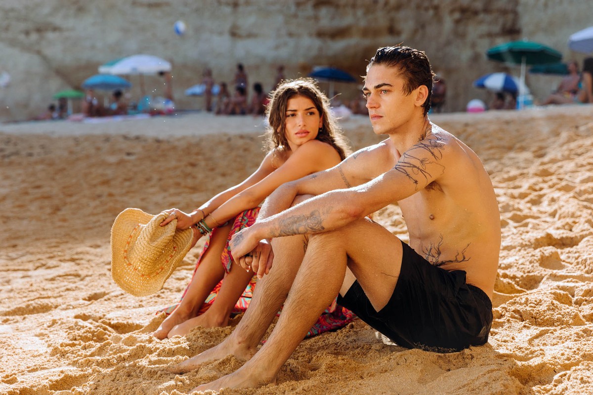 Mimi Keene jako Nathalie i Hero Fiennes Tiffin jako Hardin Scott w filmie "After 5. Na zawsze"