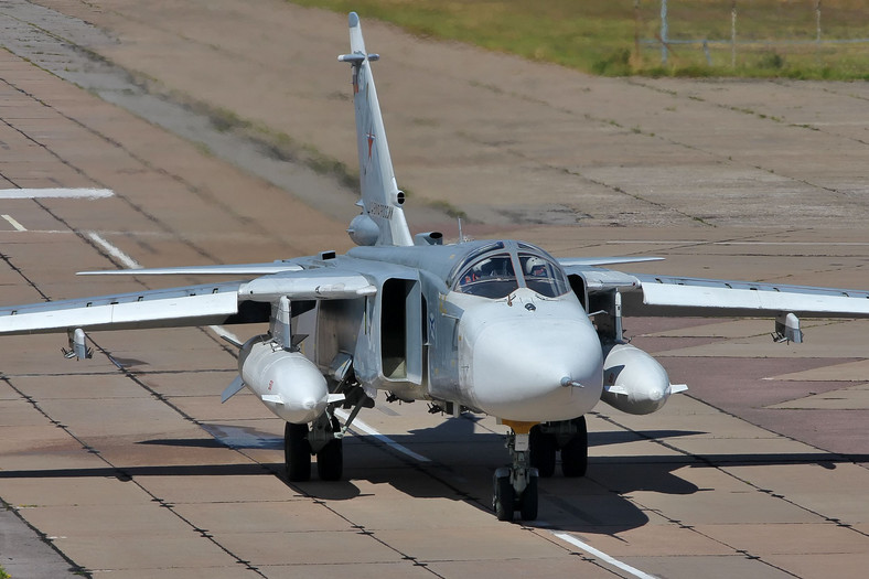 Bombowiec Su-24 — 274 szt.