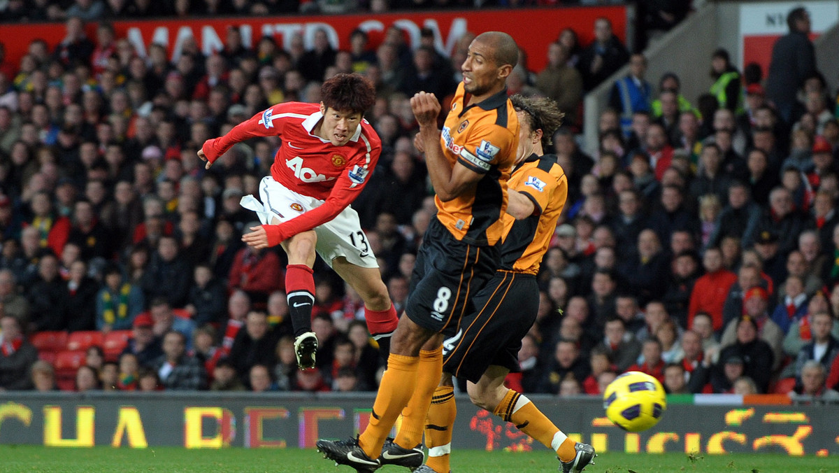 Manchester United gra w kratkę w tym sezonie. Podopieczni sir Alexa Fergusona w ostatnim czasie rozkręcają się jednak. W Lidze Mistrzów bez problemu ograli Bursaspor, a w Premier League rzutem na taśmę pokonali Wolverhampton Wanderers 2:1 (1:0).