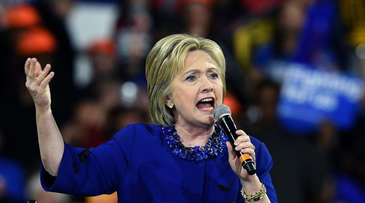Bill Clinton exelnök felesége, Hillary a demokrata oldalt képviseli /Fotó: AFP