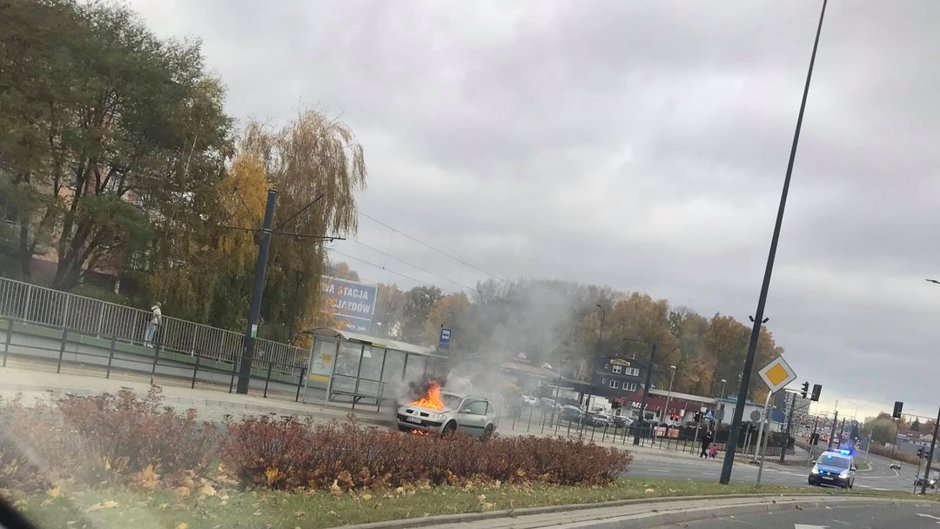 Samozapłon renault na al. Sikorskiego 