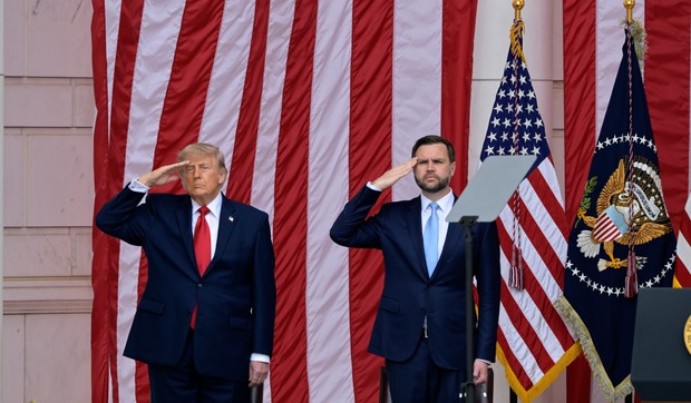 Donald Tramp i Džej Di Vens tokom Dana sećanja u Arlingtonu 25. maja