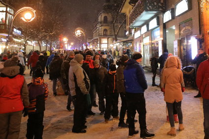 Restrykcje sprzed 12 lutego mogą wrócić. Niepokojące wyniki badań