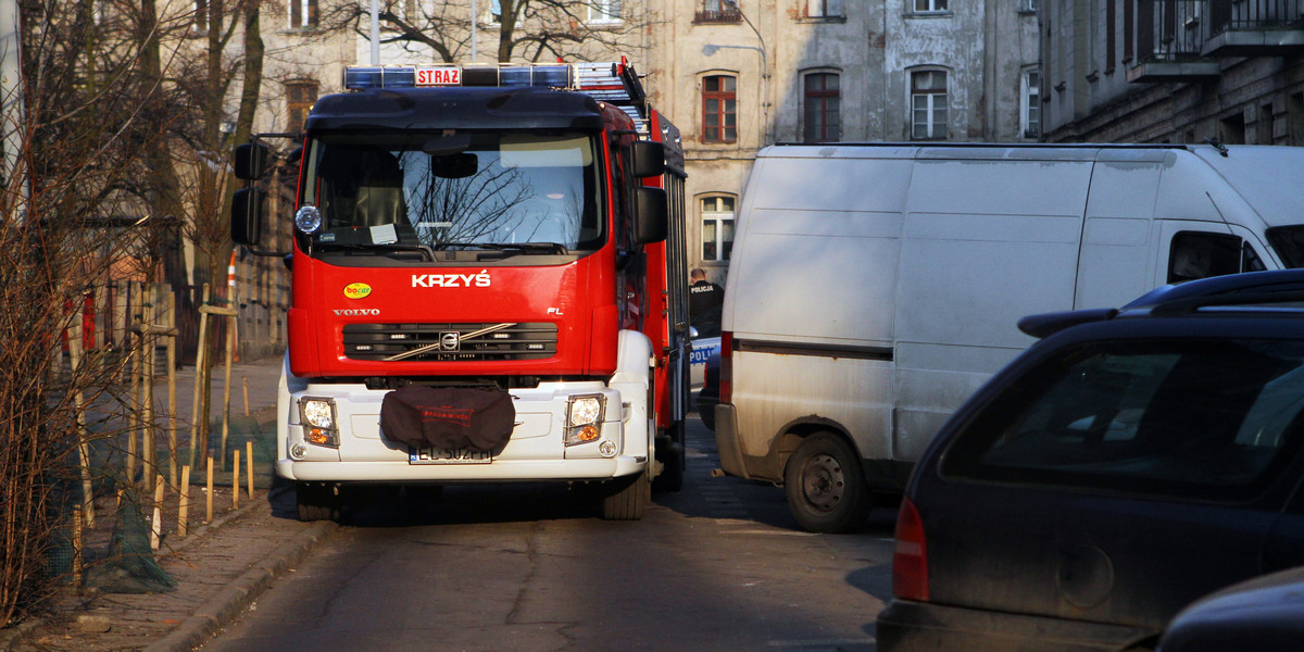 Strażacy nie mogą dojechać do pożaru