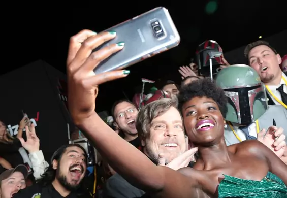 Koniec z selfie na czerwonym dywanie Cannes. I co teraz Jennifer Lawrence?