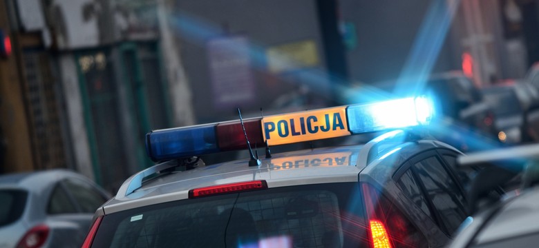 Wywieźli pijanego do lasu, gdzie zmarł. Jest wyrok wobec byłych policjantów