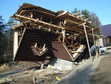 przemiany w budownictwie - prace przy pokryciu dachowym domu do góry nogami w Szymbarku dla firmy DANMAR