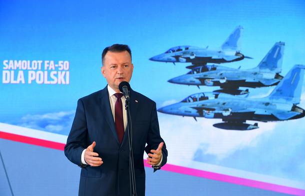 16.09.2022 r. Szef MON Mariusz Błaszczak podpisał umowę na dostawę samolotów FA-50.