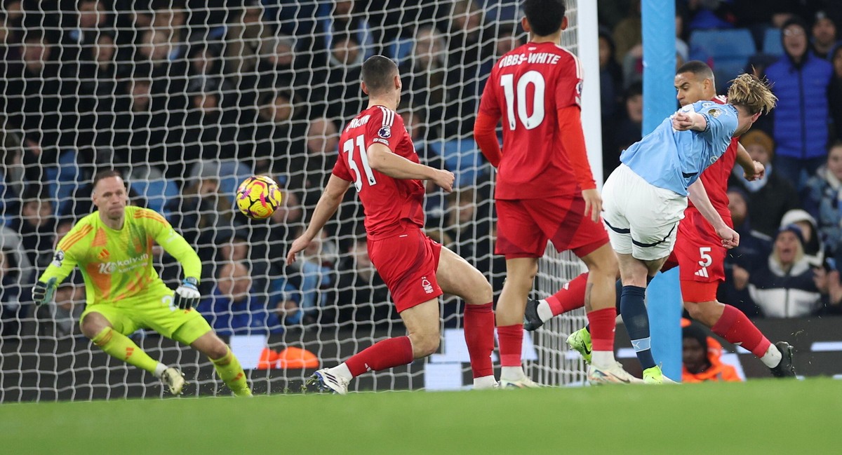 Kevin De Bruyne strzela gola dla Manchester City