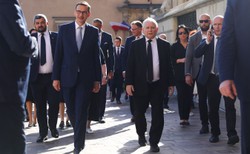 Gospodarka na zakręcie, a rząd wciska gaz do dechy [OPINIA]