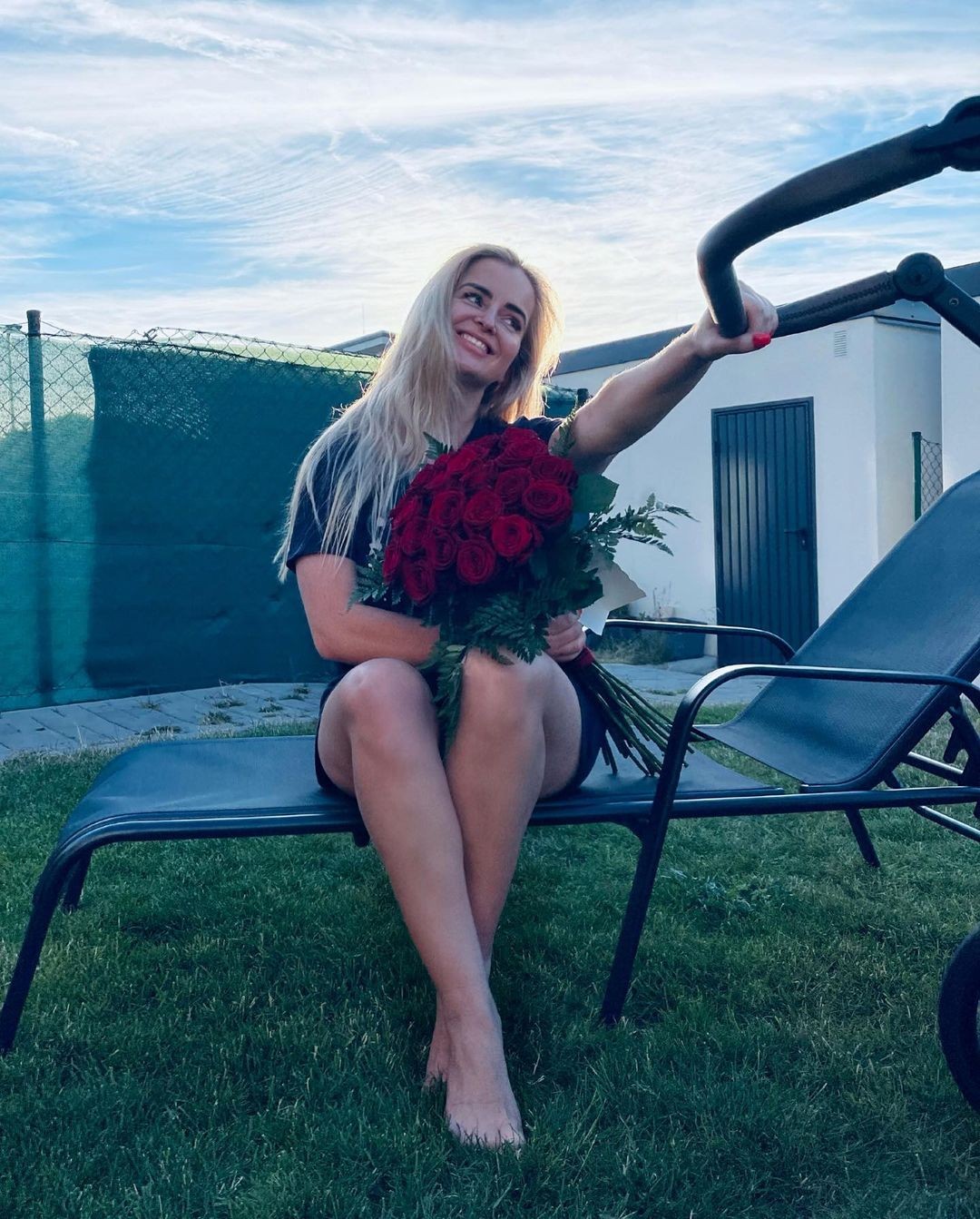 Speváčka je čerstvá mamička. 