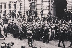 Demonstracja robotników w Krakowie jesienią 1923 r.