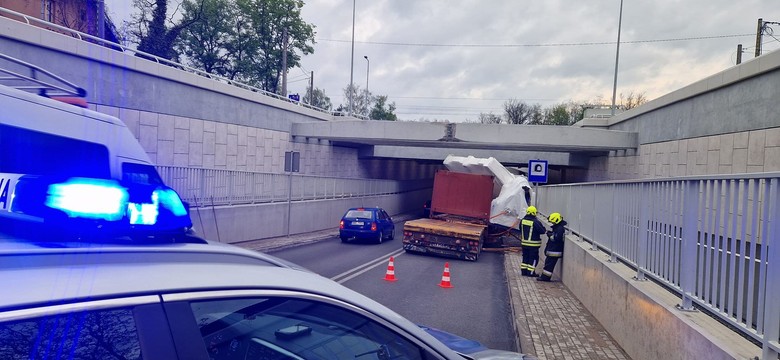 Nowy tunel uszkodzony. Cała konstrukcja do kontroli