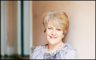 Zdobyła statuetki BAFTA i Emmy. Teraz pisze poczytne książki. Kim jest Lissa Evans?