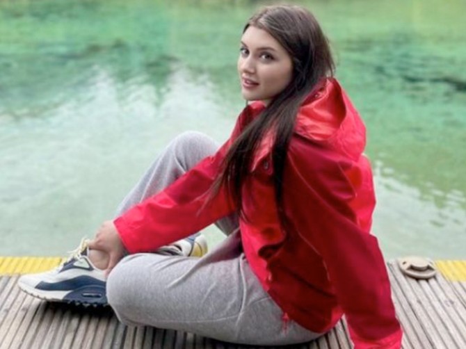 Otišla u Kinu i poljubila najpoznatijeg glumca: Milioni žena su je zamrzeli preko noći