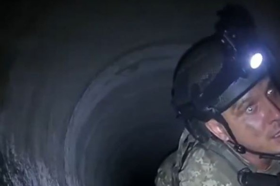 (VIDEO) RUSKI VOJNIK NA OVOM MESTU U PROSEKU IZDRŽI SAMO 10 MINUTA, ONDA JE KRAJ  Unutra vlada pravi pakao, a oni gube razum:  "Uguše se od straha ili pucaju na sebe da skrate muke"