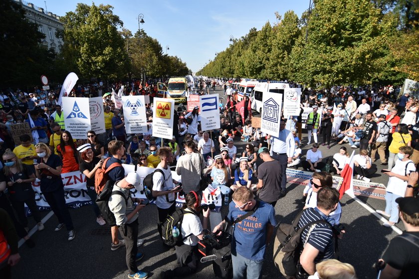 Warszawa: protest medyków w stolicy. Liczne utrudnienia