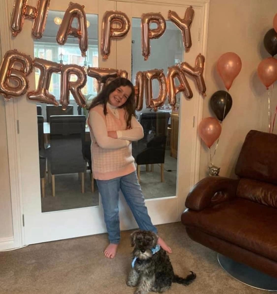 Maisie Almond z Manchestru zomrela na akútne zlyhanie pečene.