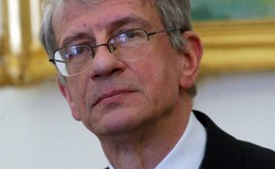 Roszkowski o aktach TW "Bolka": Potwierdzają tezę, że III RP była zbudowana na teczkach