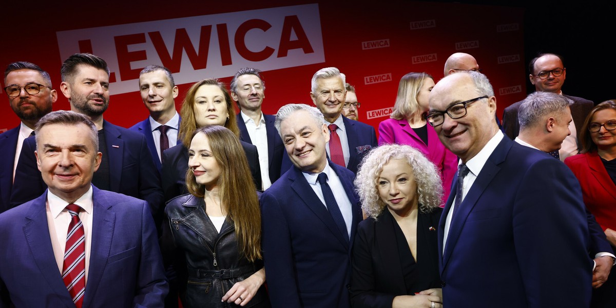 Lewica złożyła projekt w sprawie emerytur stażowych. Na zdjęciu politycy Lewicy w trakcie konferencji z 16 grudnia 2023 r.