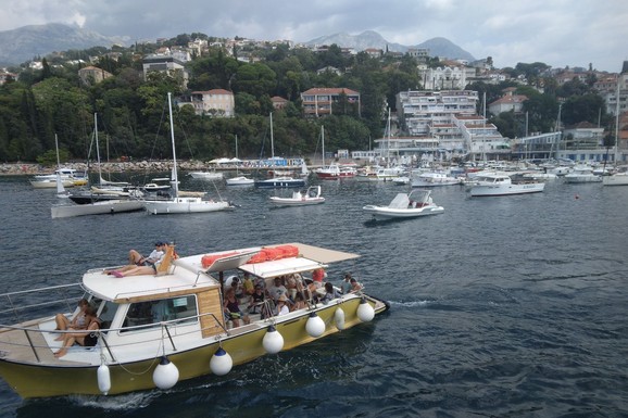 JADRAN KLJUČA! Nezabeleženo: Temperatura vode od 27 stepeni već u junu, a toliko treba da bude tek na kraju leta! Naučnici zabrinuti: "Vrste masovno umiru"