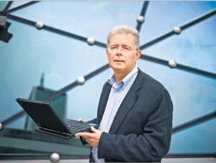 Sławomir Lachowski nawet z muzyka i pediatry zrobi bankiera