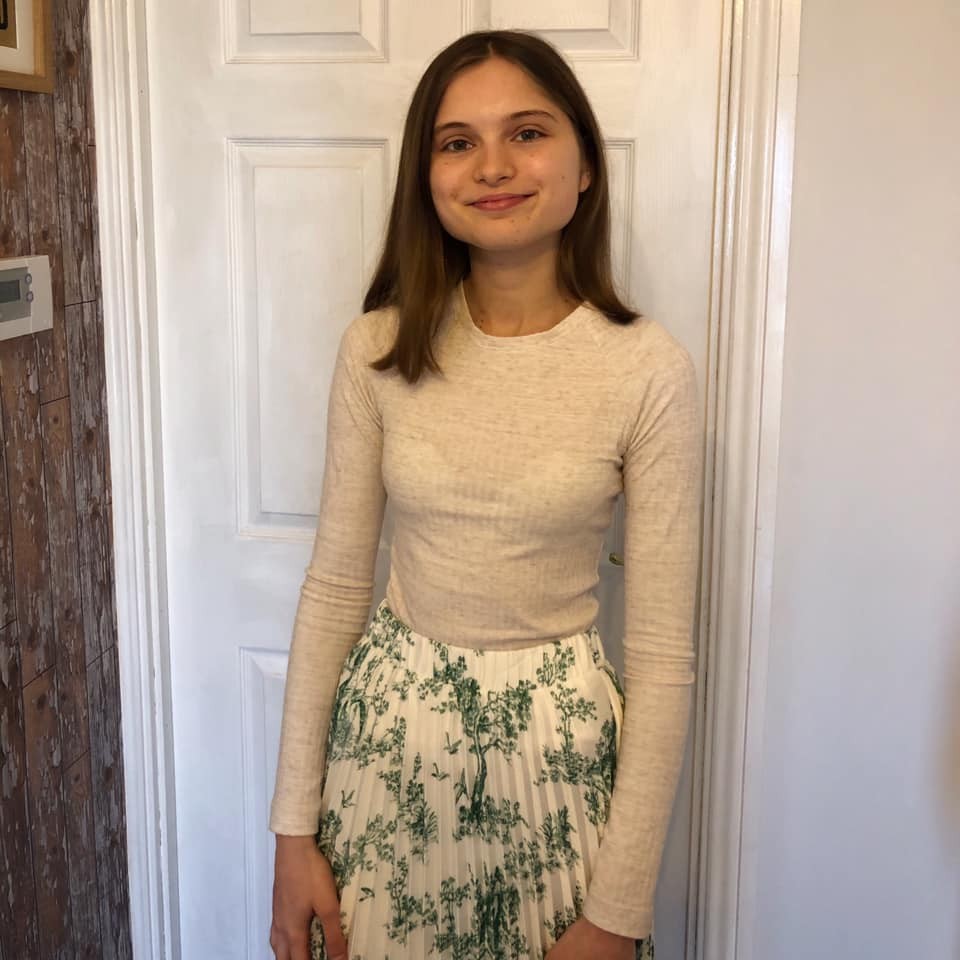 Ellie, ktorá vo veku 14 rokov bojovala so zriedkavým typom rakoviny.