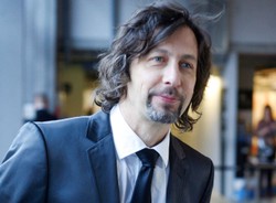 Szymon Majewski traci widzów. Żarty na żywo nie bawią?