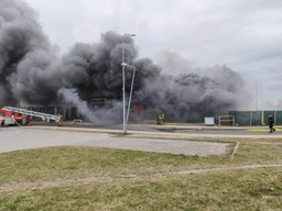 akcja gaśnicza w czersku. płonie popularny market
